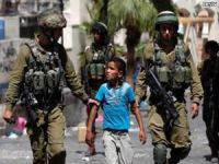 Siyonistler 2’si çocuk 4 Filistinliyi alıkoydu