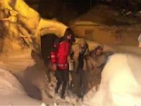 Kar nedeniyle mahsur kalan hastalar kurtarıldı