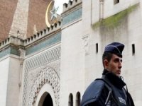 İslam düşmanı Fransa 7 camiyi kapattı