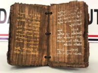 Altın ve gümüş yazmalı bin 300 yıllık kitap ele geçirildi