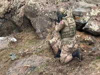 PKK'ya ait 3 odalı mağara imha edildi