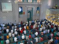 Müslüman Alimler Birliği: Virüsün yayıldığı yerlerde cuma ve cemaatle namaz durdurulmalı