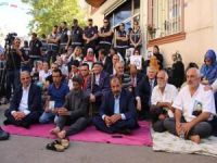 ​Oturma eylemi yapan ailelerden HDP’ye suç duyurusu