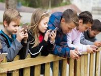 Her 4 çocuk ya da gençten biri cep telefonu bağımlısı