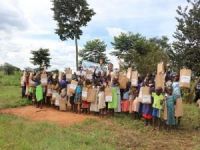 ​Avrupa Yetim Eli Uganda’da çocukların yüzlerini güldürdü