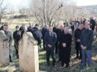 PKK'nin katlettiği 10 köylü 33'üncü yılında kabirleri başında anıldı