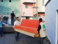 Umut Kervanı Silvan’da Suriyeli ailenin evini onarıp ev eşyası yardımında bulundu