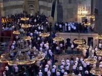 Ayasofya Camii 86 yıl aradan sonra kılınan Cuma namazıyla ibadete açıldı