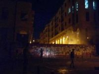 Beyrut'taki patlamayı protesto eden göstericiler parlamento binasına girmeye çalıştı