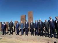 Cumhurbaşkanı Erdoğan, Ahlat Selçuklu Meydan Mezarlığı'nı ziyaret etti