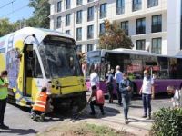 İstanbul’da tramvay ile halk otobüsü çarpıştı: 2 yaralı