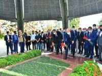 Adnan Menderes mezarı başında dualarla anıldı