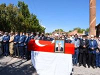 Eski Bayındırlık ve İskân Bakanı Ergezen memleketi Bitlis'te toprağa verildi
