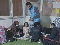 İzmir'de camiler ve Kur'an kursları depremzedeler için açık