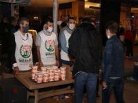 Avrupa Yetim Eli İzmir'de deprem bölgesinde sıcak çorba ikramına devam ediyor