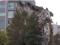 İzmir depreminde hasar gören binaların yıkımına başlandı
