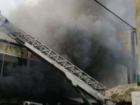 Van'da büyük yangın: En az 20 dükkan yandı
