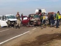 Şanlıurfa'da 2 kamyonet kafa kafaya çarpıştı: 10 yaralı