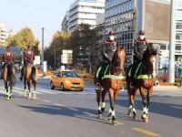 Ankara'da atlı birlikler devriye attı