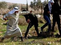Elindeki sapanla işgalcilere taş atarak direnen Filistinli ihtiyar: Hacı Said Arme