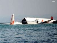 Endonezya’da yolcu uçağı denize düştü