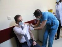 Diyarbakır'da ilk Coronavirus aşıları gönüllü sağlık personeline yapıldı