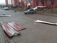 Bingöl'de sert rüzgar nedeniyle çatılar uçtu