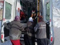 75 yaşındaki hasta kızakla ambulansa taşındı