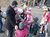 Kocaelili kadınların ördüğü kışlık giyecekler Bitlisli çocukları ısıttı