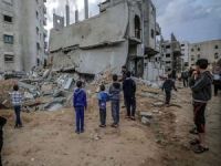 Siyonist işgal rejimi Kudüslü bir aileyi evlerini kendi elleriyle yıkmaya zorladı