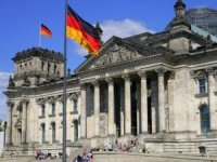 Almanya'da koalisyon hükümetine devam kararı