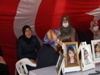 Evlat nöbetindeki aileler Gara'da katledilen 13 kişi için ağıt yakıyor