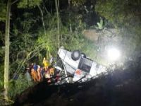 Endonezya’da öğrencileri taşıyan otobüs kaza yaptı: 27 ölü 39 yaralı