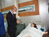 AK Parti Batman Milletvekili Ziver Özdemir öğrenci servisi kazası yaralılarını ziyaret etti
