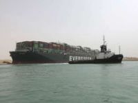 Süveyş Kanalı'ndaki gemi krizi büyüyor
