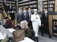 Halk kütüphanesini gezen Diyanet İşleri Başkanı Erbaş ilmin önemine dikkat çekti
