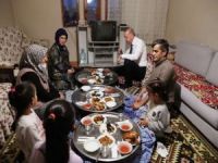Cumhurbaşkanı Erdoğan iftarda bir aileye misafir oldu