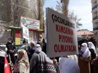 Vanlı annelerin HDP İl Binası önündeki eylemi 8'inci haftasında