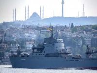 Rusya'ya ait 2 savaş gemisi İstanbul Boğazı'ndan geçti