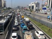 Tam kapanmanın ilk gününde İstanbul trafiğinde aşırı yoğunluk
