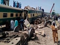 Pakistan'daki tren kazasında ölenlerin sayısı 63'e yükseldi