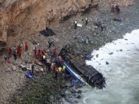 Peru'da otobüs kazası: 17 ölü