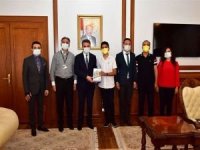 Malatya Valisi Baruş LGS’de Türkiye birincileri arasına giren öğrenciyi kabul etti