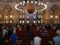 Ankara’da camilerde bayram namazı sevinç ile kılındı