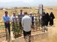 HÜDA PAR heyeti Şehid Ubeydullah Durna'nın mezarını ziyaret etti