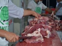 Umut Kervanı kurban eti dağıtım çalışmalarını sürdürüyor