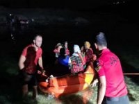Dicle Nehrinde mahsur kalan 21 kişi kurtarıldı