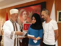 Gürcistan vatandaşı Nino Miladze İslam'ı seçti