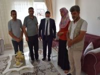 Diyarbakır Bağlar Belediye Başkanından evladını PKK'dan kurtaran anneye ziyaret