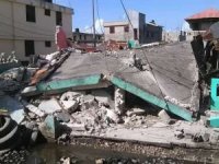 Haiti'deki depremde ölenler var